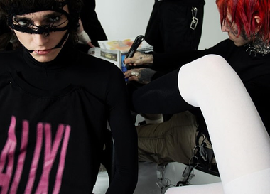 От бунтарского фэшн-шоу к акселератору для артизанальных дизайнеров: как петербургский проект Auxi формирует альтернативный взгляд на модный ивент